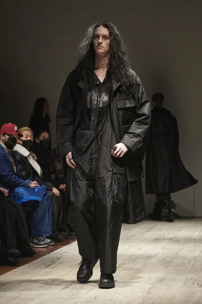 Look 16